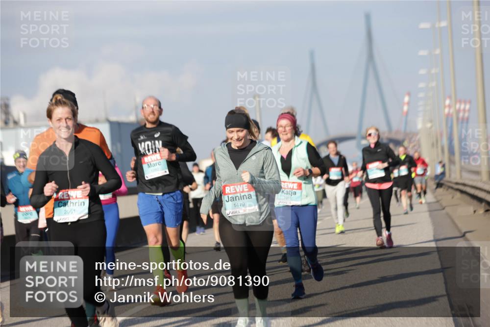 03.10.2025 - Köhlbrandbrückenlauf Jannik Wohlers http://msf.ph/oto/9081390 03.10.2025 10:02:20 Position 3 2051, 1479, 1911 meine-sportfotos.de