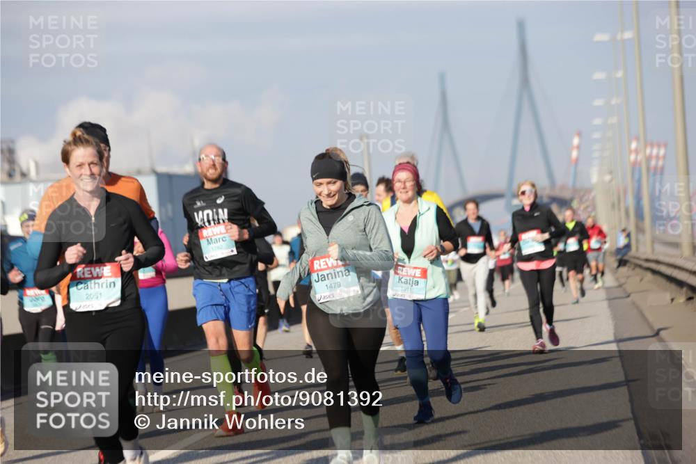 03.10.2025 - Köhlbrandbrückenlauf Jannik Wohlers http://msf.ph/oto/9081392 03.10.2025 10:02:20 Position 3 2051, 1282, 1479, 1911 meine-sportfotos.de