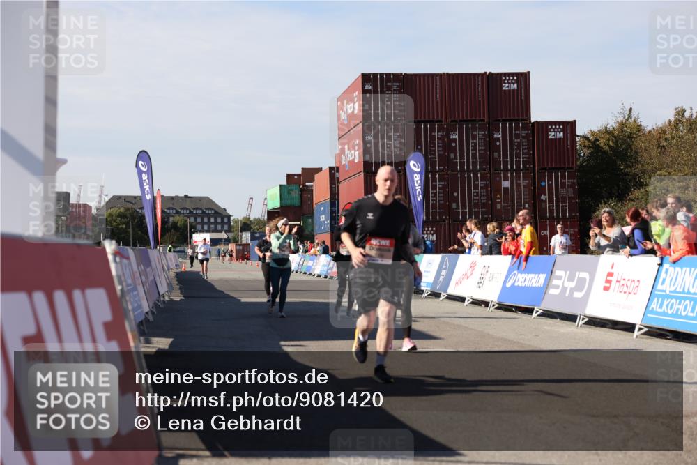 03.10.2025 - Köhlbrandbrückenlauf Lena Gebhardt http://msf.ph/oto/9081420 03.10.2025 13:47:10 Ziel 5136, 5635, 5636, 6073 meine-sportfotos.de