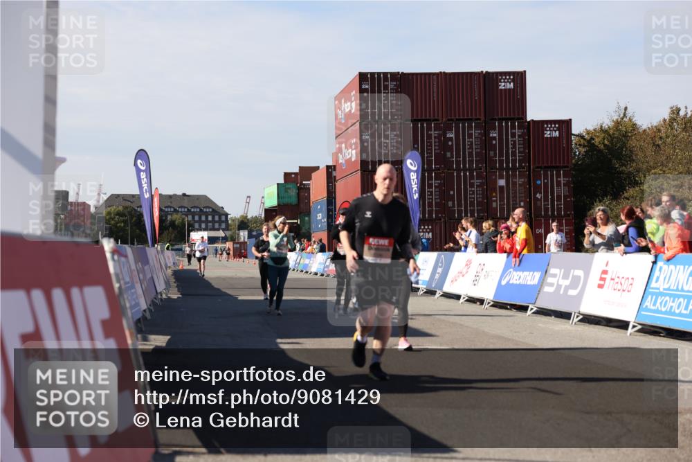 03.10.2025 - Köhlbrandbrückenlauf Lena Gebhardt http://msf.ph/oto/9081429 03.10.2025 13:47:10 Ziel 5136, 5635, 5636, 6073 meine-sportfotos.de
