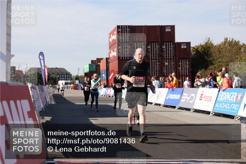 03.10.2025 - Köhlbrandbrückenlauf Lena Gebhardt http://msf.ph/oto/9081436 03.10.2025 13:47:10 Ziel 5136, 5635, 5636, 6073 meine-sportfotos.de