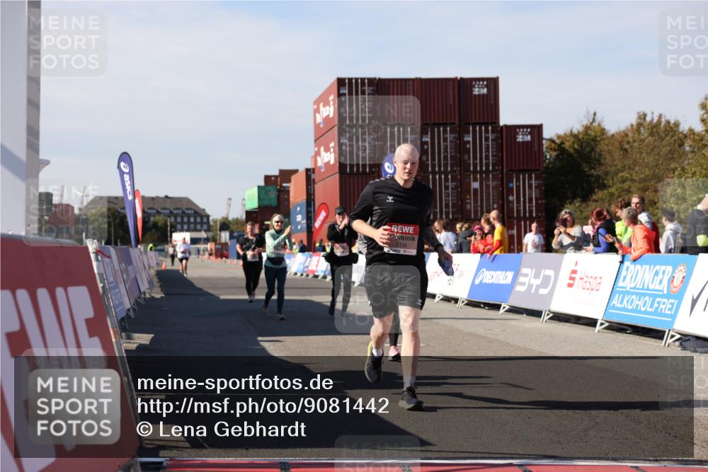 03.10.2025 - Köhlbrandbrückenlauf Lena Gebhardt http://msf.ph/oto/9081442 03.10.2025 13:47:10 Ziel 5136, 5635, 5636, 6073 meine-sportfotos.de