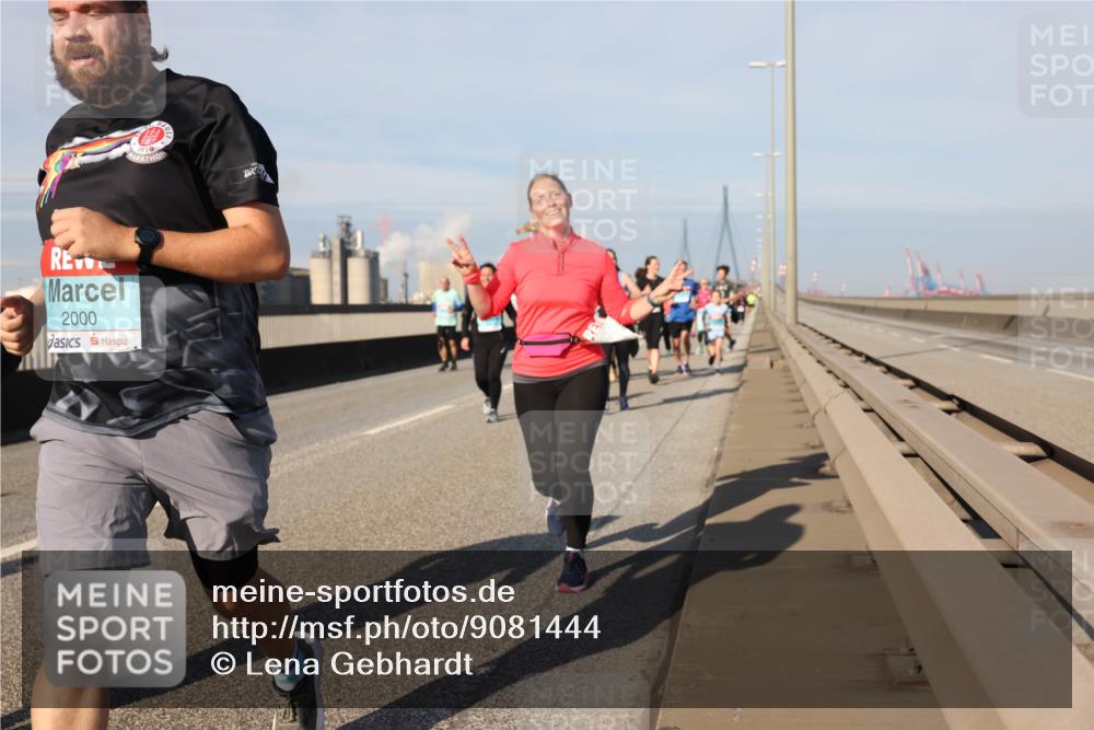 03.10.2025 - Köhlbrandbrückenlauf Lena Gebhardt http://msf.ph/oto/9081444 03.10.2025 10:04:16 Position 2 2000, 1910 meine-sportfotos.de