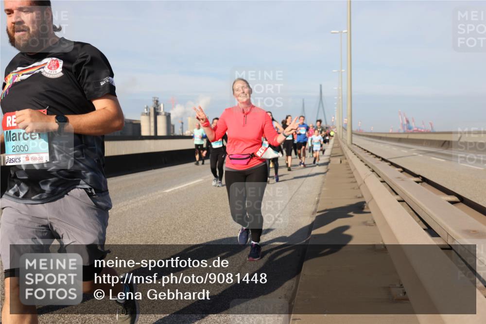 03.10.2025 - Köhlbrandbrückenlauf Lena Gebhardt http://msf.ph/oto/9081448 03.10.2025 10:04:16 Position 2 2000, 1910 meine-sportfotos.de