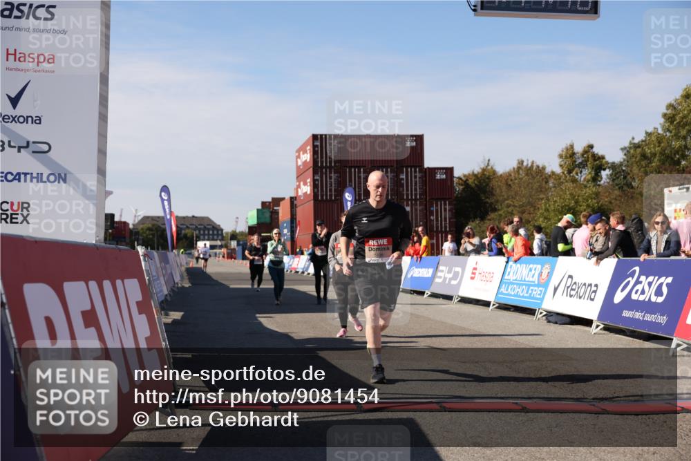 03.10.2025 - Köhlbrandbrückenlauf Lena Gebhardt http://msf.ph/oto/9081454 03.10.2025 13:47:11 Ziel 5136, 5293, 5635, 5636, 6073 meine-sportfotos.de