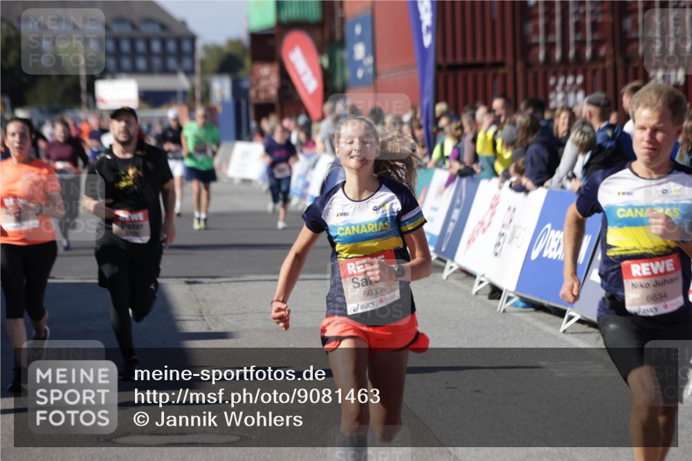 03.10.2025 - Köhlbrandbrückenlauf Jannik Wohlers http://msf.ph/oto/9081463 03.10.2025 13:18:04 Ziel 4333, 4366, 4620, 4661, 4682, 4950, 5129, 5209, 6153, 6326, 6435, 6633, 6634 meine-sportfotos.de