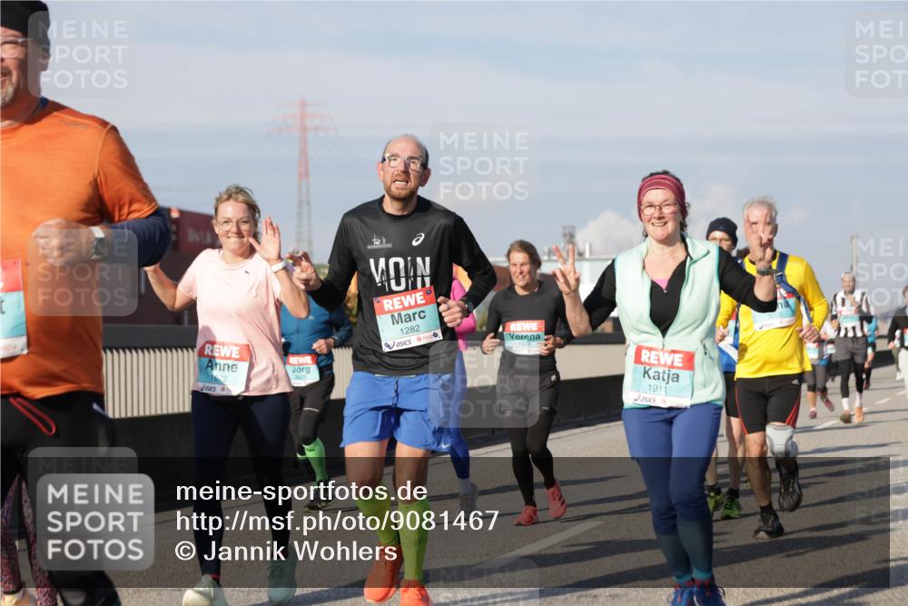 03.10.2025 - Köhlbrandbrückenlauf Jannik Wohlers http://msf.ph/oto/9081467 03.10.2025 10:02:24 Position 3 1672, 1282, 1049, 1911 meine-sportfotos.de
