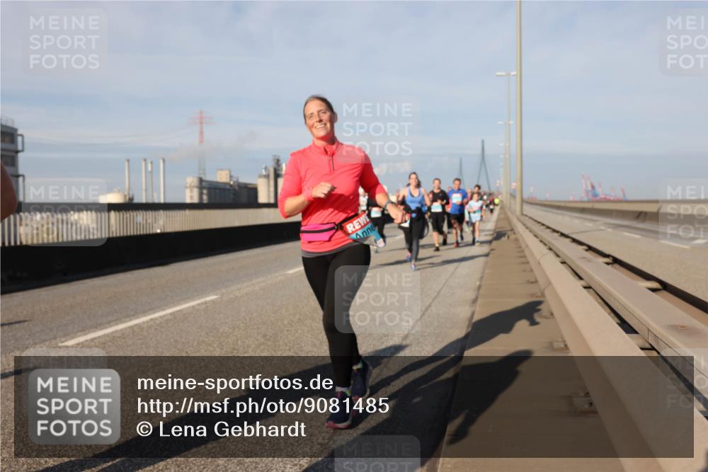 03.10.2025 - Köhlbrandbrückenlauf Lena Gebhardt http://msf.ph/oto/9081485 03.10.2025 10:04:16 Position 2  meine-sportfotos.de