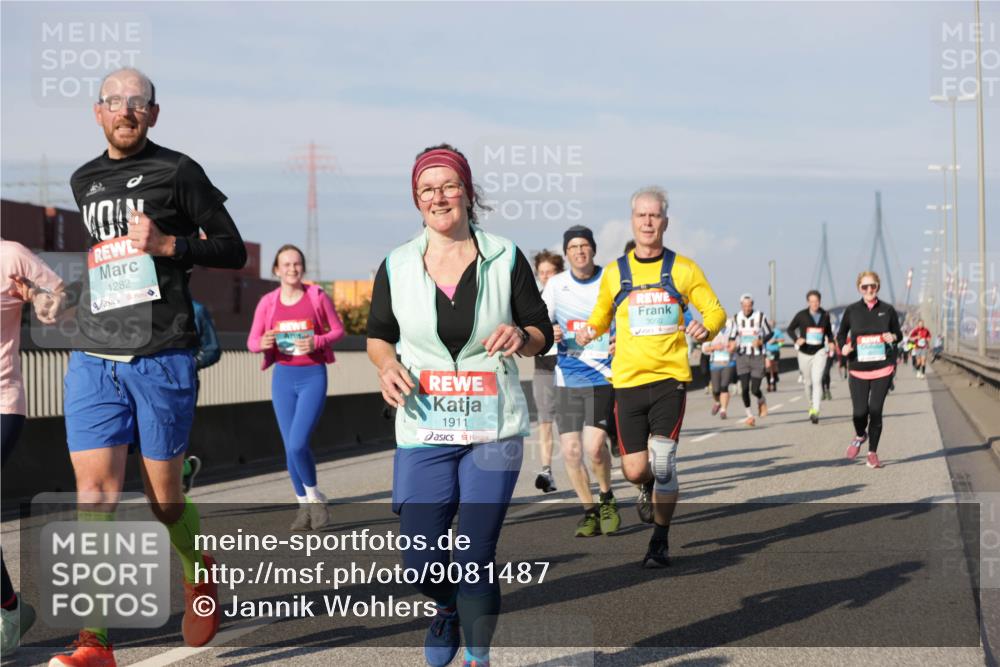 03.10.2025 - Köhlbrandbrückenlauf Jannik Wohlers http://msf.ph/oto/9081487 03.10.2025 10:02:25 Position 3 1282, 1911, 3050 meine-sportfotos.de