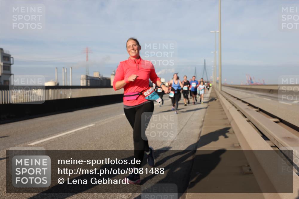 03.10.2025 - Köhlbrandbrückenlauf Lena Gebhardt http://msf.ph/oto/9081488 03.10.2025 10:04:16 Position 2  meine-sportfotos.de
