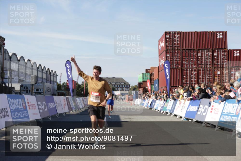 03.10.2025 - Köhlbrandbrückenlauf Jannik Wohlers http://msf.ph/oto/9081497 03.10.2025 12:50:53 Ziel 4072, 6216, 6552 meine-sportfotos.de