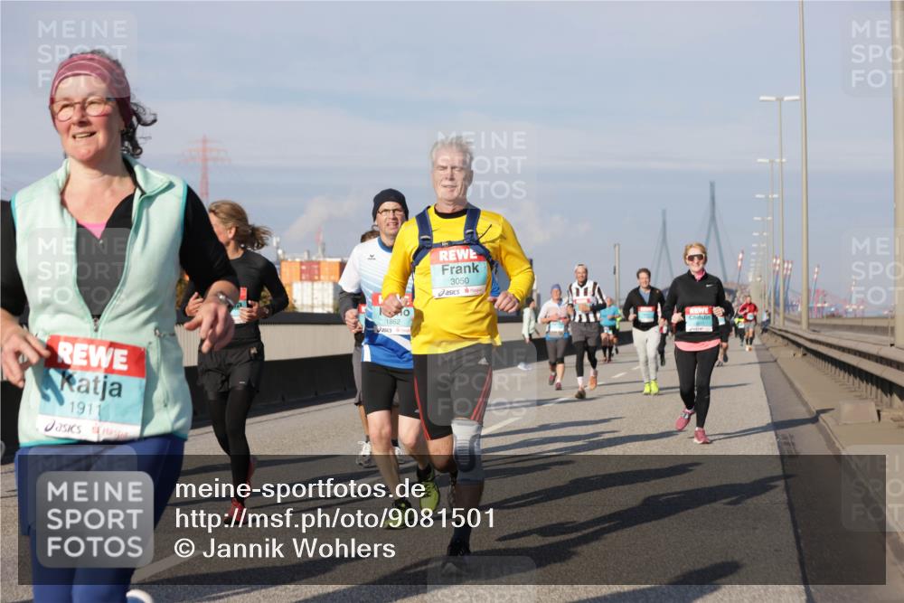 03.10.2025 - Köhlbrandbrückenlauf Jannik Wohlers http://msf.ph/oto/9081501 03.10.2025 10:02:25 Position 3 1911, 1862, 3050, 1917 meine-sportfotos.de
