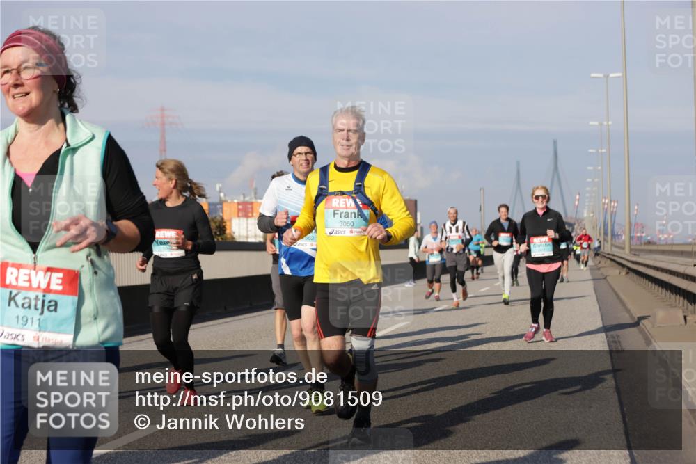 03.10.2025 - Köhlbrandbrückenlauf Jannik Wohlers http://msf.ph/oto/9081509 03.10.2025 10:02:25 Position 3 1911, 862, 3050 meine-sportfotos.de