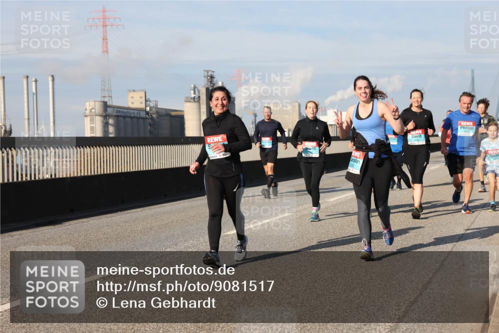 03.10.2025 - Köhlbrandbrückenlauf Lena Gebhardt http://msf.ph/oto/9081517 03.10.2025 10:04:17 Position 2 2532, 1895 meine-sportfotos.de