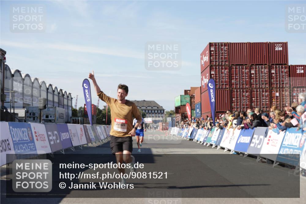 03.10.2025 - Köhlbrandbrückenlauf Jannik Wohlers http://msf.ph/oto/9081521 03.10.2025 12:50:53 Ziel 4072, 6216, 6552 meine-sportfotos.de