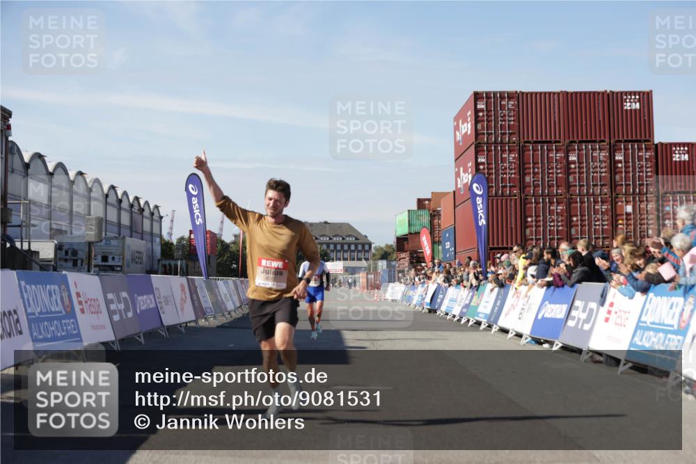 03.10.2025 - Köhlbrandbrückenlauf Jannik Wohlers http://msf.ph/oto/9081531 03.10.2025 12:50:53 Ziel 4072, 6216, 6552 meine-sportfotos.de