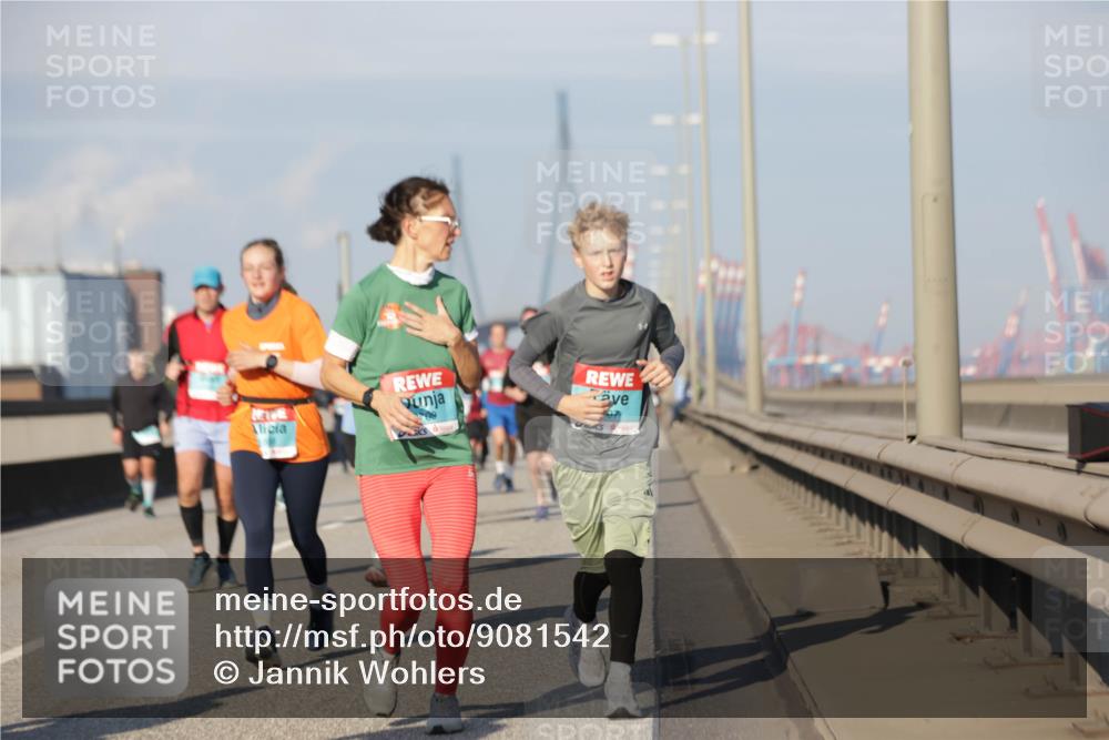 03.10.2025 - Köhlbrandbrückenlauf Jannik Wohlers http://msf.ph/oto/9081542 03.10.2025 09:54:40 Position 3 09 meine-sportfotos.de