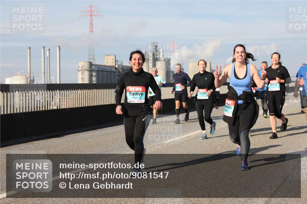 03.10.2025 - Köhlbrandbrückenlauf Lena Gebhardt http://msf.ph/oto/9081547 03.10.2025 10:04:18 Position 2 1940, 1732, 2532, 1895 meine-sportfotos.de