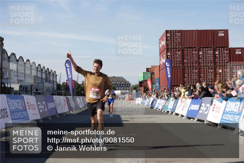 03.10.2025 - Köhlbrandbrückenlauf Jannik Wohlers http://msf.ph/oto/9081550 03.10.2025 12:50:53 Ziel 4072, 6216, 6552 meine-sportfotos.de