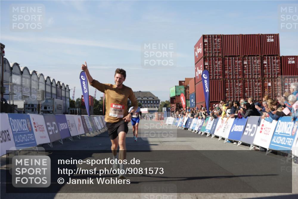 03.10.2025 - Köhlbrandbrückenlauf Jannik Wohlers http://msf.ph/oto/9081573 03.10.2025 12:50:53 Ziel 4072, 6216, 6552 meine-sportfotos.de