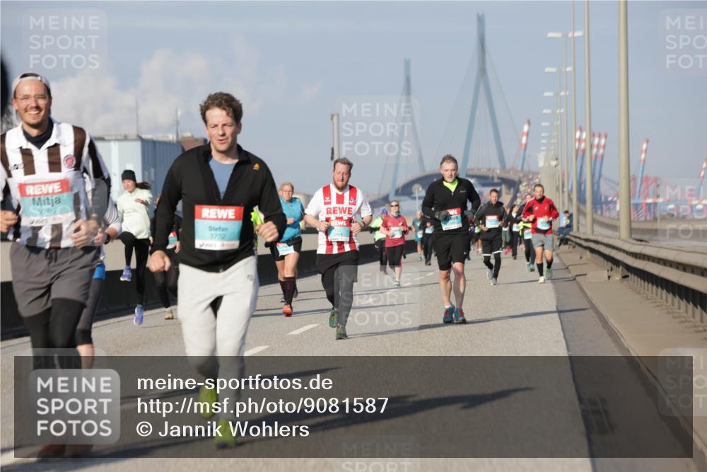 03.10.2025 - Köhlbrandbrückenlauf Jannik Wohlers http://msf.ph/oto/9081587 03.10.2025 10:02:29 Position 3 2785, 3732 meine-sportfotos.de
