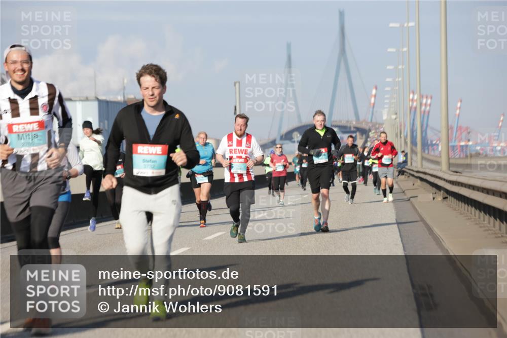 03.10.2025 - Köhlbrandbrückenlauf Jannik Wohlers http://msf.ph/oto/9081591 03.10.2025 10:02:29 Position 3 2785, 3732, 3828 meine-sportfotos.de