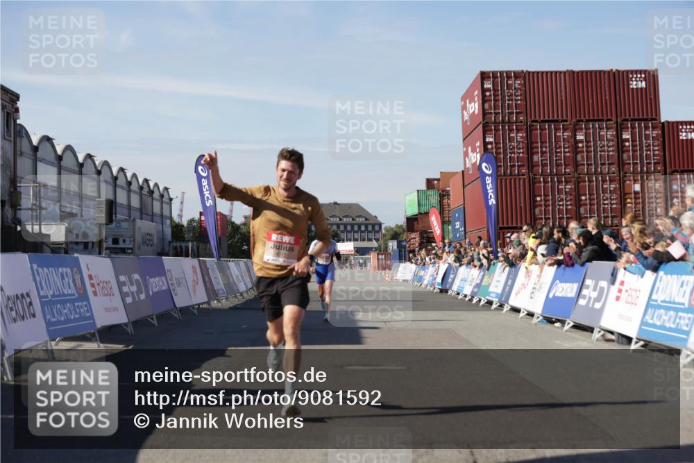 03.10.2025 - Köhlbrandbrückenlauf Jannik Wohlers http://msf.ph/oto/9081592 03.10.2025 12:50:53 Ziel 4072, 6216, 6552 meine-sportfotos.de
