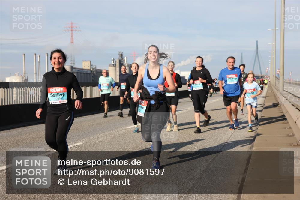 03.10.2025 - Köhlbrandbrückenlauf Lena Gebhardt http://msf.ph/oto/9081597 03.10.2025 10:04:18 Position 2 1940, 532 meine-sportfotos.de
