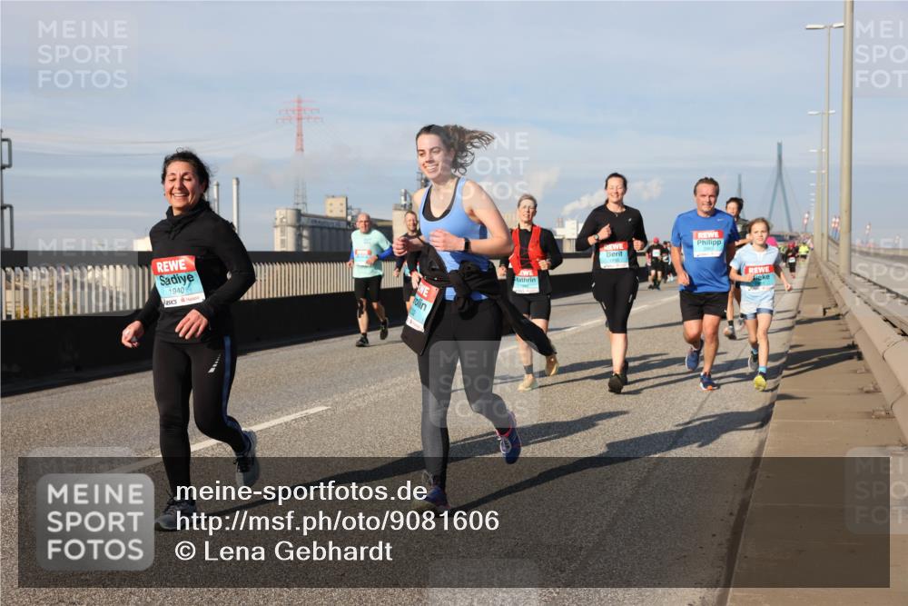 03.10.2025 - Köhlbrandbrückenlauf Lena Gebhardt http://msf.ph/oto/9081606 03.10.2025 10:04:19 Position 2 1940 meine-sportfotos.de