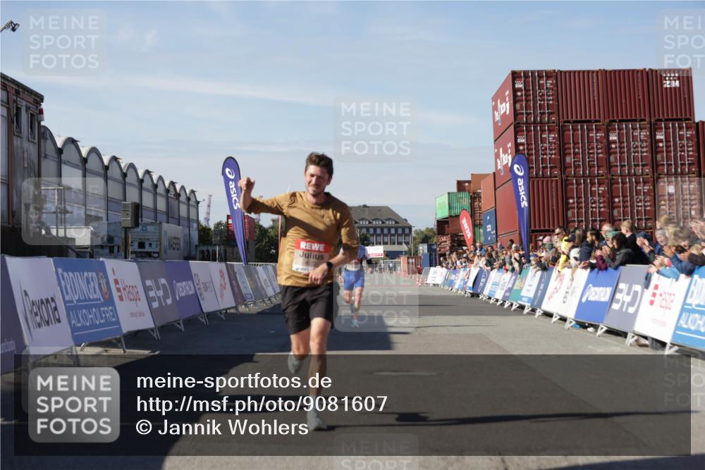 03.10.2025 - Köhlbrandbrückenlauf Jannik Wohlers http://msf.ph/oto/9081607 03.10.2025 12:50:53 Ziel 4072, 6216, 6552 meine-sportfotos.de