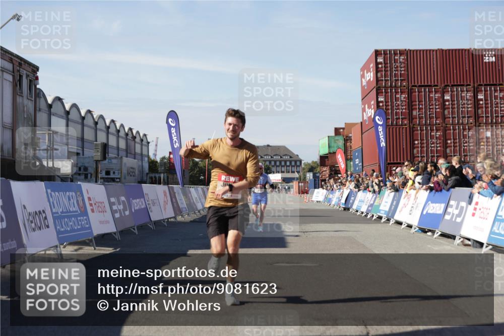 03.10.2025 - Köhlbrandbrückenlauf Jannik Wohlers http://msf.ph/oto/9081623 03.10.2025 12:50:53 Ziel 4072, 6216, 6552 meine-sportfotos.de
