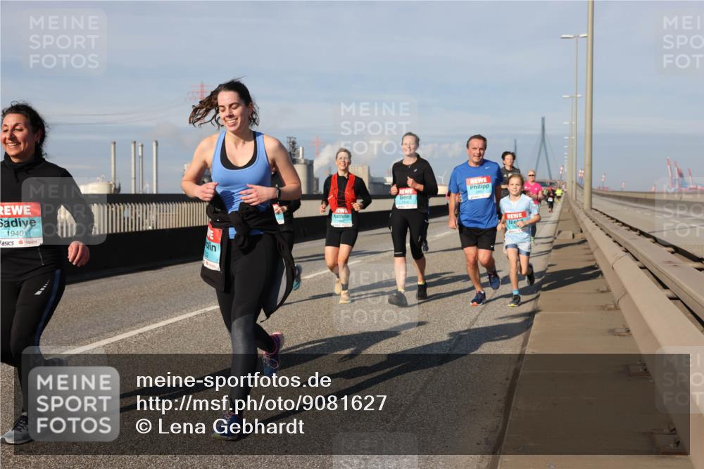 03.10.2025 - Köhlbrandbrückenlauf Lena Gebhardt http://msf.ph/oto/9081627 03.10.2025 10:04:19 Position 2 1940 meine-sportfotos.de