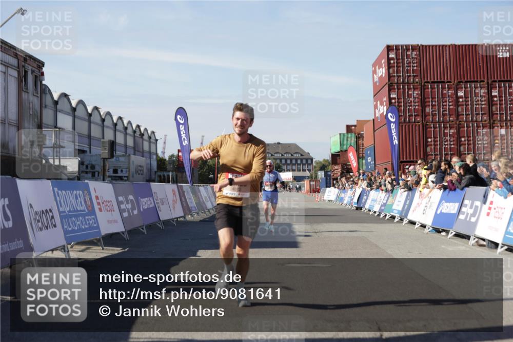 03.10.2025 - Köhlbrandbrückenlauf Jannik Wohlers http://msf.ph/oto/9081641 03.10.2025 12:50:53 Ziel 4072, 6216, 6552 meine-sportfotos.de