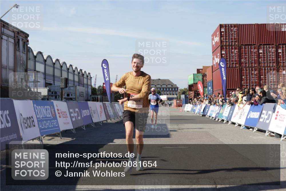 03.10.2025 - Köhlbrandbrückenlauf Jannik Wohlers http://msf.ph/oto/9081654 03.10.2025 12:50:53 Ziel 4072, 6216, 6552 meine-sportfotos.de