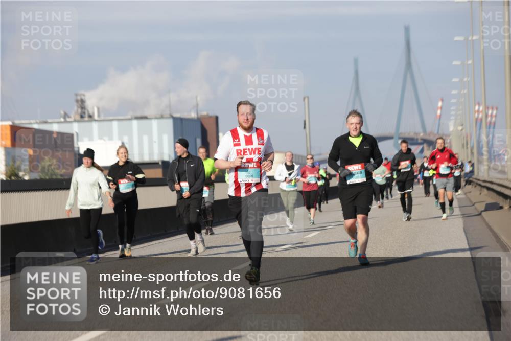 03.10.2025 - Köhlbrandbrückenlauf Jannik Wohlers http://msf.ph/oto/9081656 03.10.2025 10:02:32 Position 3 3828 meine-sportfotos.de
