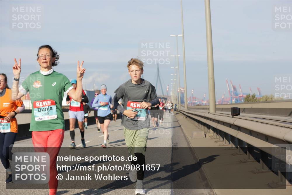 03.10.2025 - Köhlbrandbrückenlauf Jannik Wohlers http://msf.ph/oto/9081657 03.10.2025 09:54:42 Position 3 858, 3709 meine-sportfotos.de