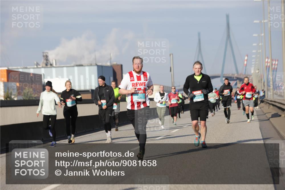 03.10.2025 - Köhlbrandbrückenlauf Jannik Wohlers http://msf.ph/oto/9081658 03.10.2025 10:02:32 Position 3 3828, 2180 meine-sportfotos.de