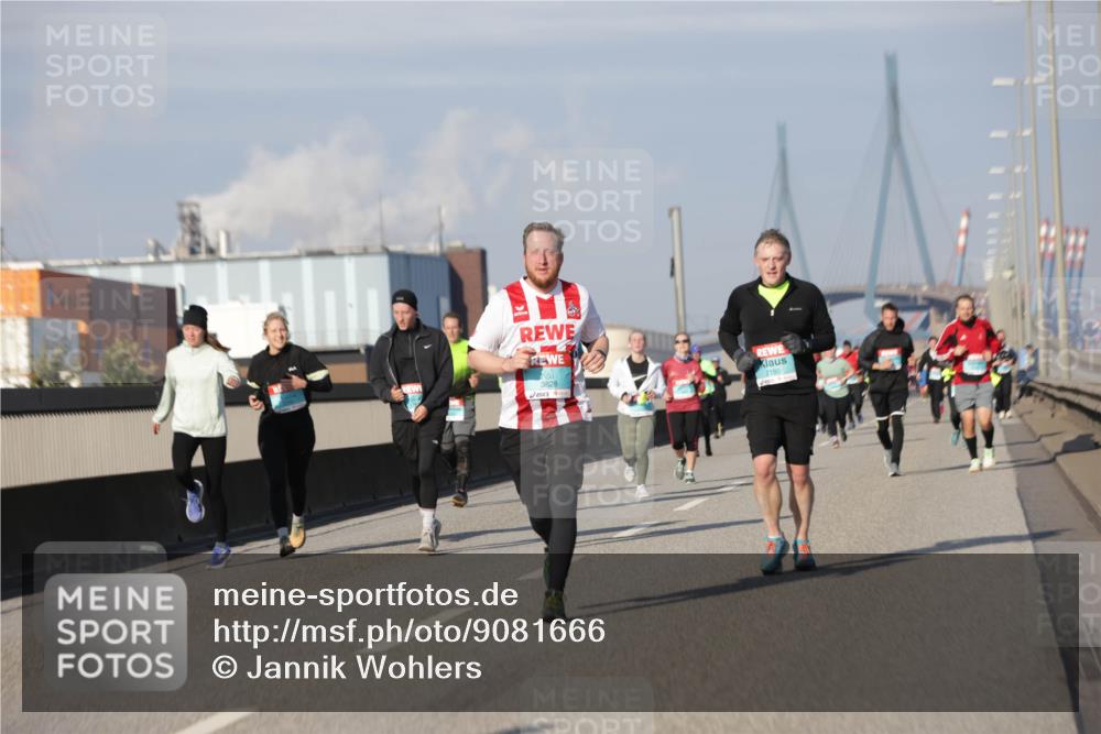 03.10.2025 - Köhlbrandbrückenlauf Jannik Wohlers http://msf.ph/oto/9081666 03.10.2025 10:02:32 Position 3 3828, 2180 meine-sportfotos.de