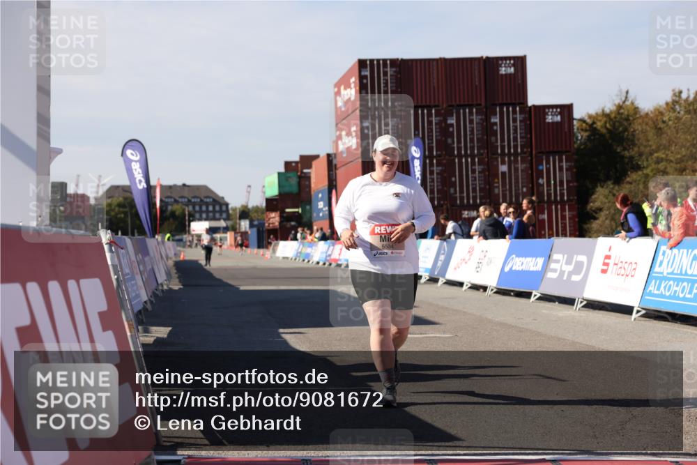 03.10.2025 - Köhlbrandbrückenlauf Lena Gebhardt http://msf.ph/oto/9081672 03.10.2025 13:47:29 Ziel 5534 meine-sportfotos.de