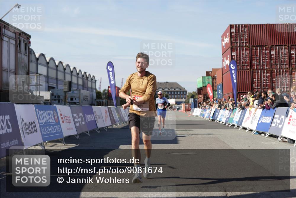 03.10.2025 - Köhlbrandbrückenlauf Jannik Wohlers http://msf.ph/oto/9081674 03.10.2025 12:50:53 Ziel 4072, 6216, 6552 meine-sportfotos.de