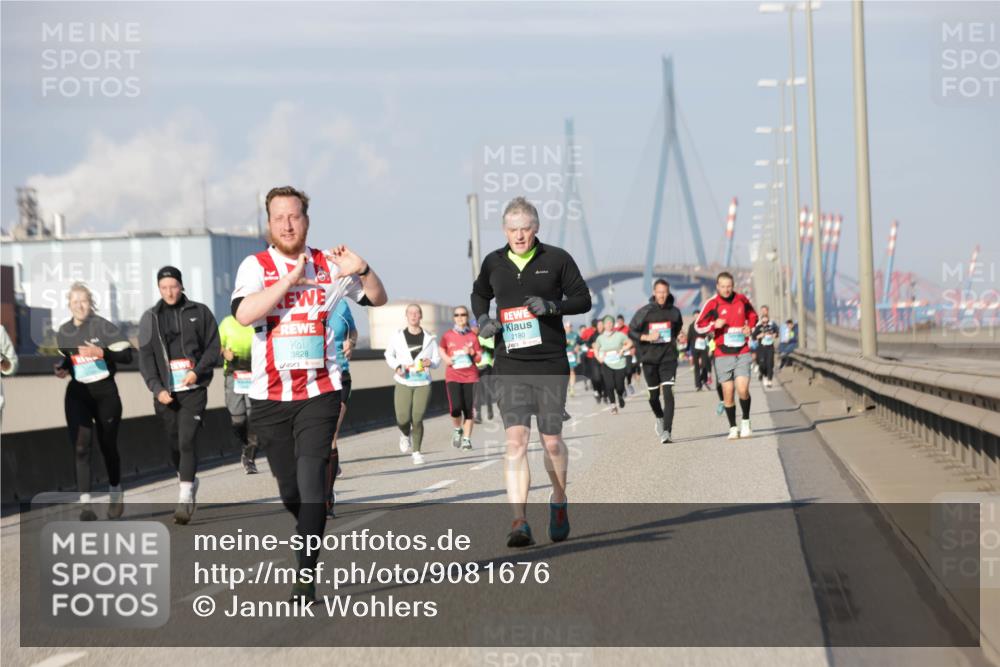 03.10.2025 - Köhlbrandbrückenlauf Jannik Wohlers http://msf.ph/oto/9081676 03.10.2025 10:02:33 Position 3 3828, 2180 meine-sportfotos.de