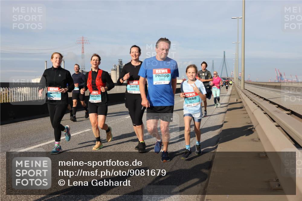 03.10.2025 - Köhlbrandbrückenlauf Lena Gebhardt http://msf.ph/oto/9081679 03.10.2025 10:04:20 Position 2 1732, 1440, 2862, 1895, 2861 meine-sportfotos.de