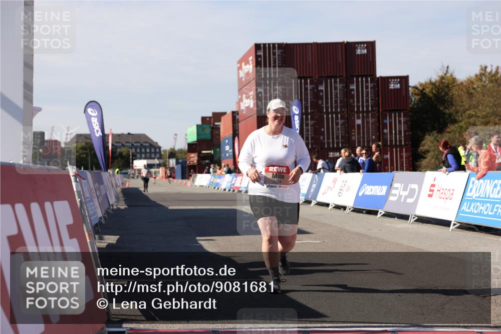 03.10.2025 - Köhlbrandbrückenlauf Lena Gebhardt http://msf.ph/oto/9081681 03.10.2025 13:47:29 Ziel 5534 meine-sportfotos.de
