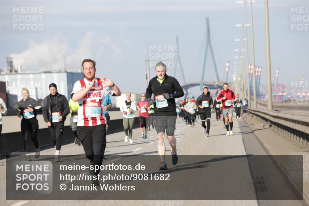 03.10.2025 - Köhlbrandbrückenlauf Jannik Wohlers http://msf.ph/oto/9081682 03.10.2025 10:02:33 Position 3 3828, 2180 meine-sportfotos.de
