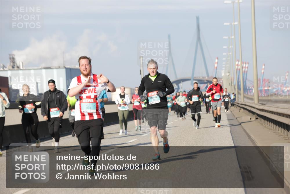 03.10.2025 - Köhlbrandbrückenlauf Jannik Wohlers http://msf.ph/oto/9081686 03.10.2025 10:02:33 Position 3 3828, 2180 meine-sportfotos.de
