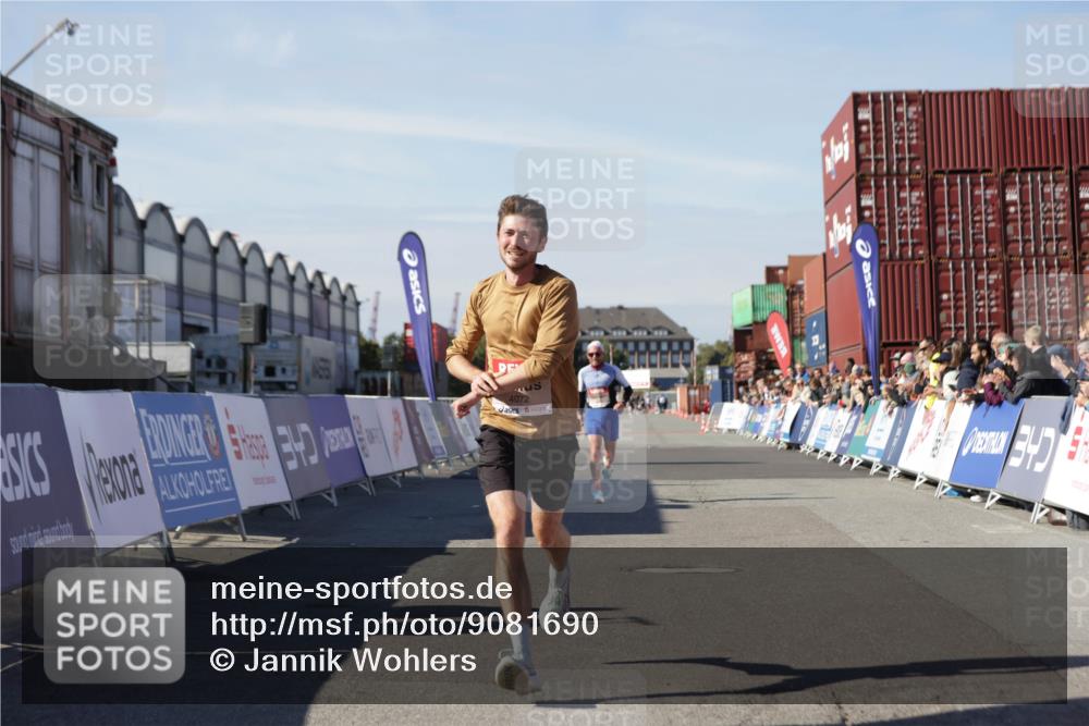 03.10.2025 - Köhlbrandbrückenlauf Jannik Wohlers http://msf.ph/oto/9081690 03.10.2025 12:50:53 Ziel 4072, 6216, 6552 meine-sportfotos.de