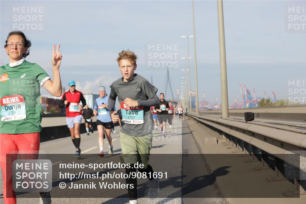 03.10.2025 - Köhlbrandbrückenlauf Jannik Wohlers http://msf.ph/oto/9081691 03.10.2025 09:54:42 Position 3 3709, 6, 3707 meine-sportfotos.de