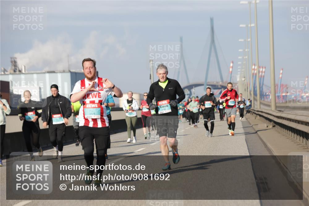 03.10.2025 - Köhlbrandbrückenlauf Jannik Wohlers http://msf.ph/oto/9081692 03.10.2025 10:02:33 Position 3 3828, 2180 meine-sportfotos.de