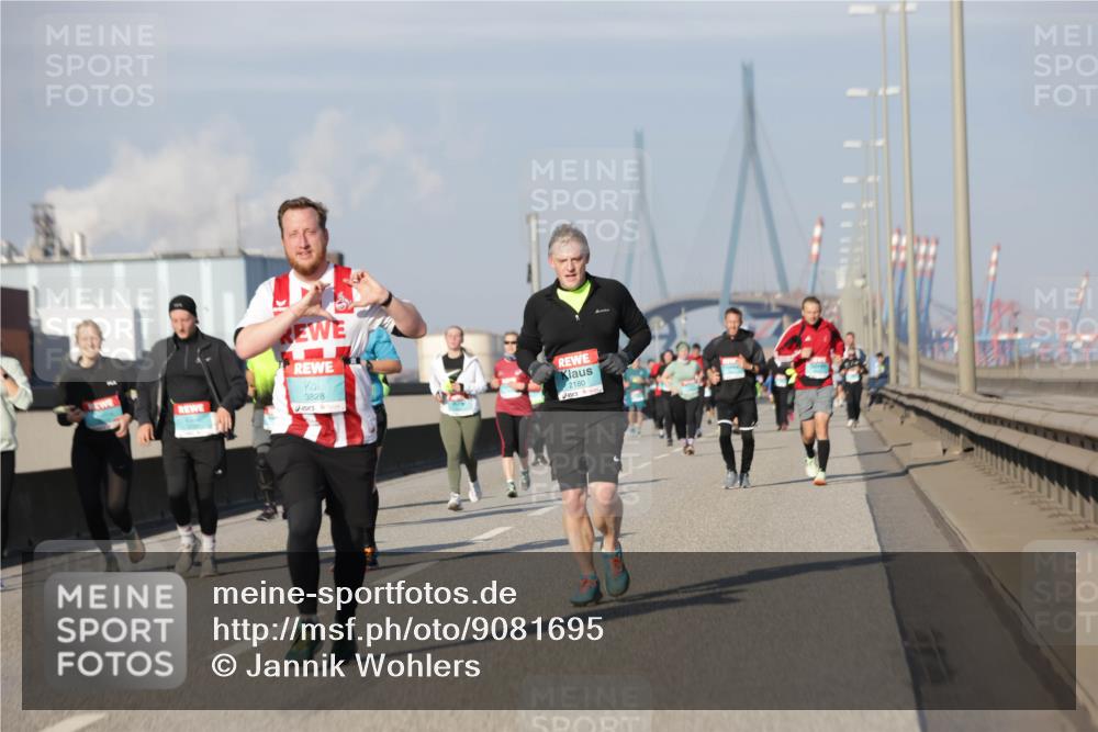 03.10.2025 - Köhlbrandbrückenlauf Jannik Wohlers http://msf.ph/oto/9081695 03.10.2025 10:02:33 Position 3 3828, 2180 meine-sportfotos.de
