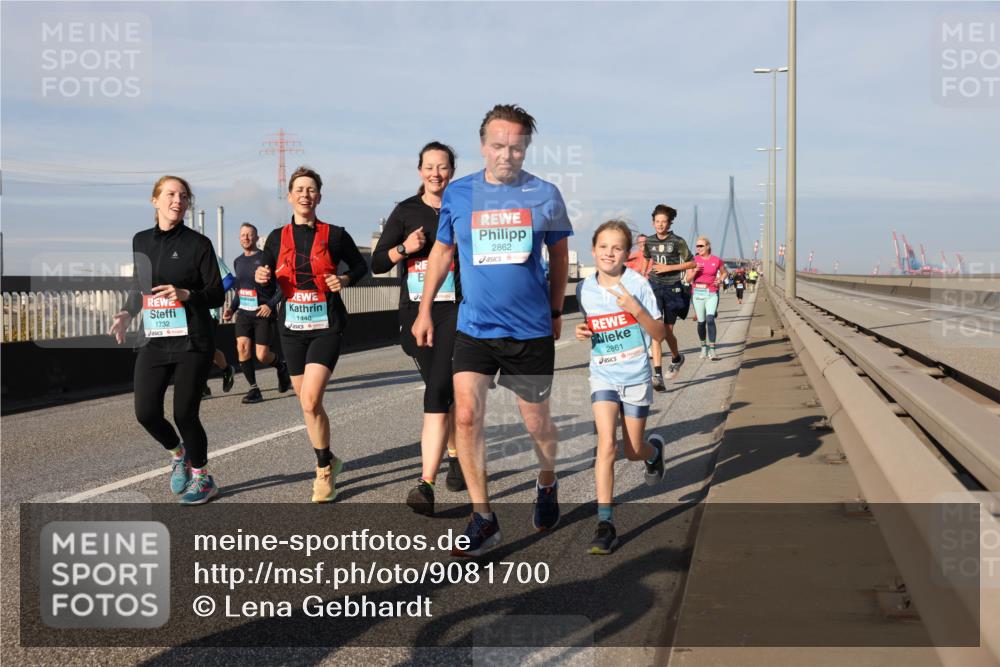 03.10.2025 - Köhlbrandbrückenlauf Lena Gebhardt http://msf.ph/oto/9081700 03.10.2025 10:04:20 Position 2 1732, 1440, 2862, 2861 meine-sportfotos.de